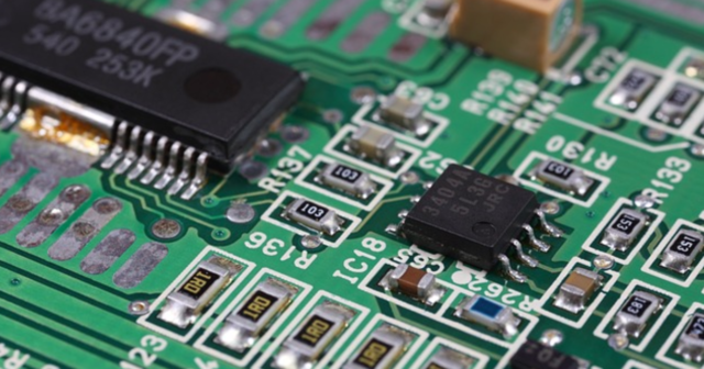 Online PCB trace width and cost estimation tool interface screenshot